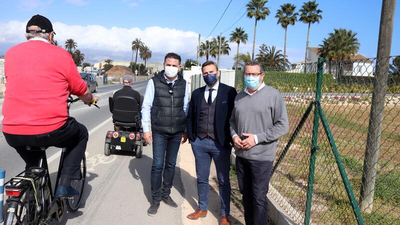 El alcalde y el edil de Movilidad con el diputado provincial de Carreteras el pasado mes de febrero