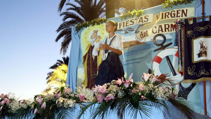 Benidorm despide las fiestas del Carmen con la procesión marinera y el verso a la Virgen