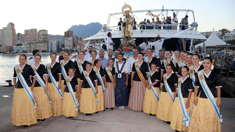 Benidorm despide las fiestas del Carmen con la procesión marinera y el verso a la Virgen