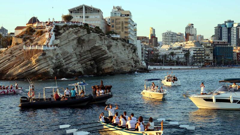 Benidorm despide las fiestas del Carmen con la procesión marinera y el verso a la Virgen