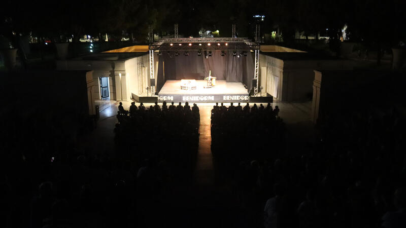 Éxito absoluto de la obra ‘Antes muerta que convicta’ en el anfiteatro Óscar Esplá