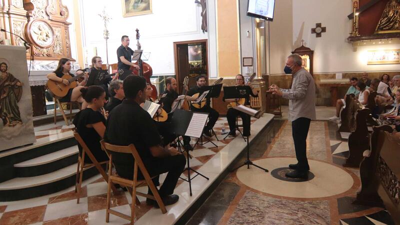 El concierto de la Rondalla de la ACR La Barqueta continúa la programación de Sant Jaume