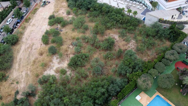 Benidorm creates a new free public car park with 200 spaces on a plot of land on Lérida street