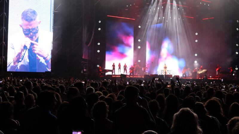 Alejandro Sanz firma una noche antológica en Benidorm ante 12.000 personas