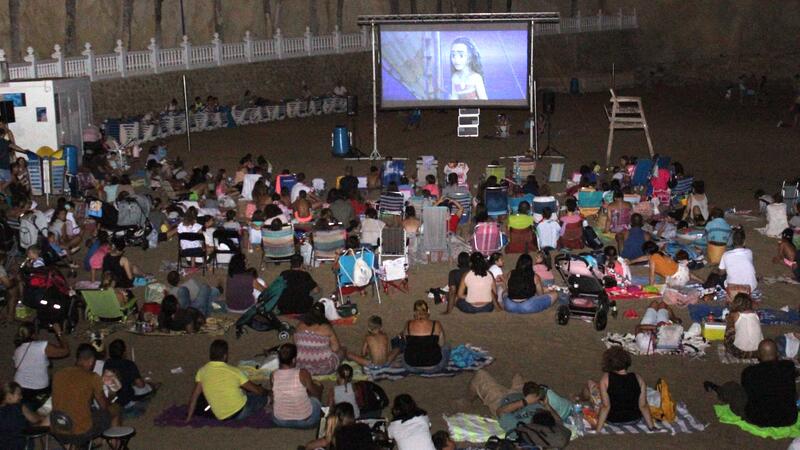 Cine en la playa.