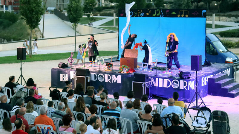 Public success in the musical show