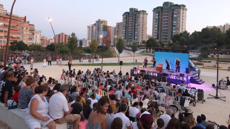 Public success in the musical show