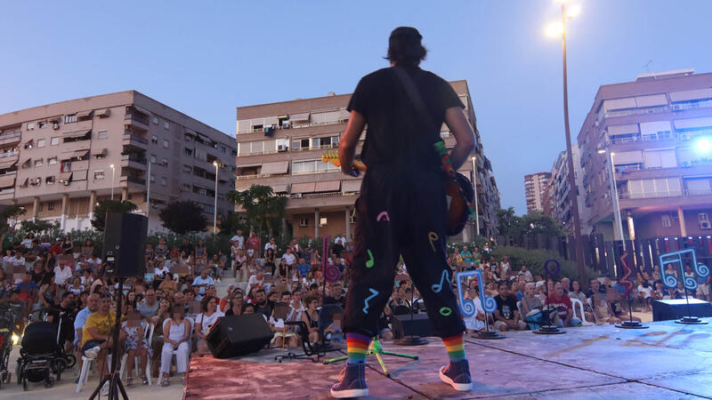 Public success in the musical show