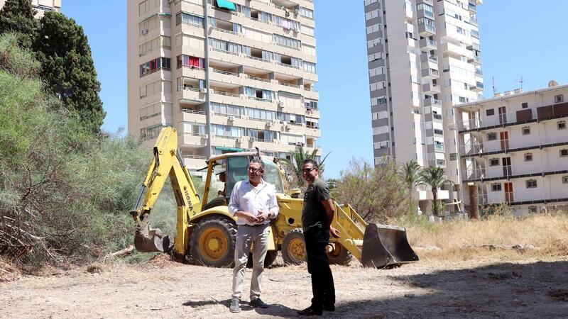 Benidorm already adds 400 additional free spaces in Levante with the opening of a new car park on Jaén street