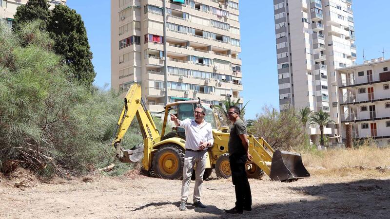 Benidorm already adds 400 additional free spaces in Levante with the opening of a new car park on Jaén street