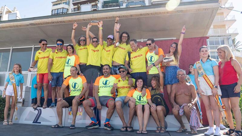 320 nadadores participan en la XX Travesía popular a nado l’Illa-Port de Benidorm