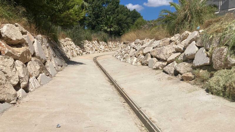 Benidorm escomet la neteja dels trams urbans dels barrancs per a minimitzar els efectes de possibles pluges torrencials
