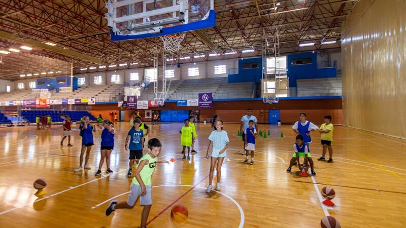 The educational, sports and summer leisure programs reach almost 2,000 children between the ages of 3 and 16 registered