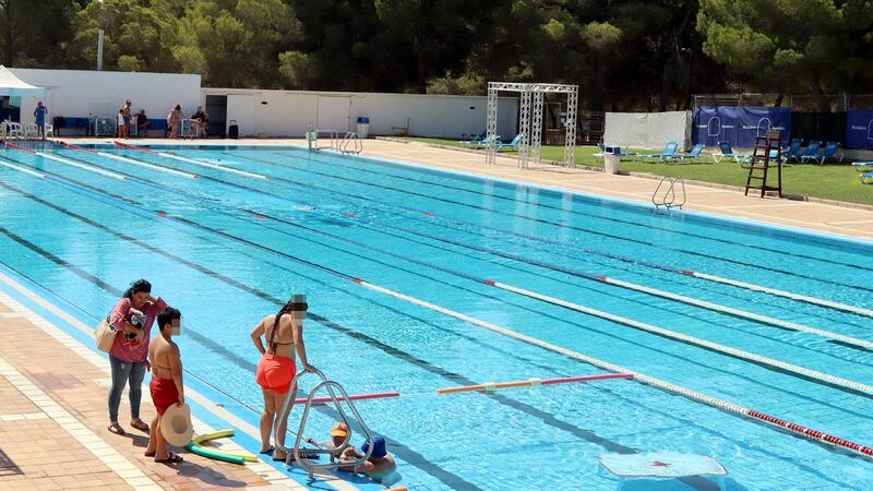 The educational, sports and summer leisure programs reach almost 2,000 children between the ages of 3 and 16 registered