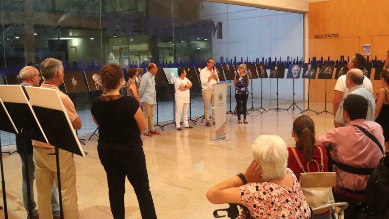 El Espai d’Art del Ayuntamiento acoge la muestra de AFA Marina Baixa ‘Me llamo, me llaman’ para sensibilizar sobre las demencias