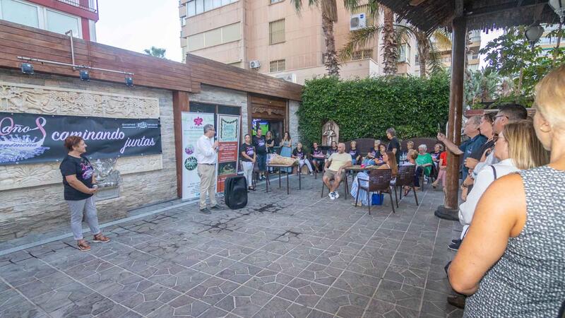Anémona presenta la seua samarreta solidària amb la vista posada en la gran marxa d