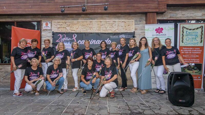 Anémona presenta la seua samarreta solidària amb la vista posada en la gran marxa d