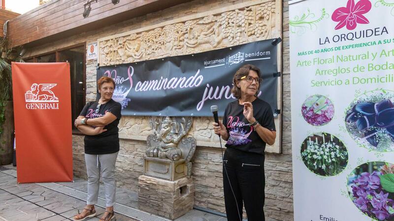 Anémona presenta la seua samarreta solidària amb la vista posada en la gran marxa d