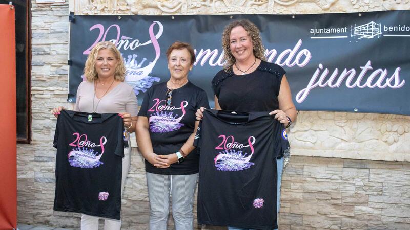 Anémona presenta la seua samarreta solidària amb la vista posada en la gran marxa d