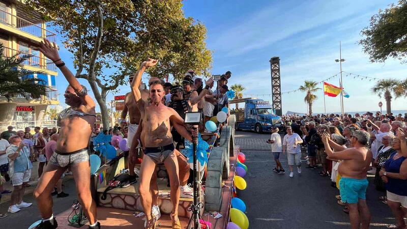 LGTBI+ pride tours around the great avenues of Benidorm