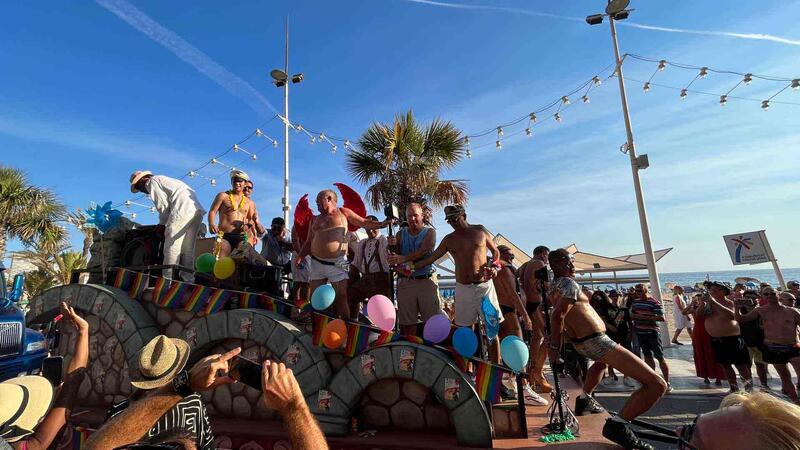 LGTBI+ pride tours around the great avenues of Benidorm