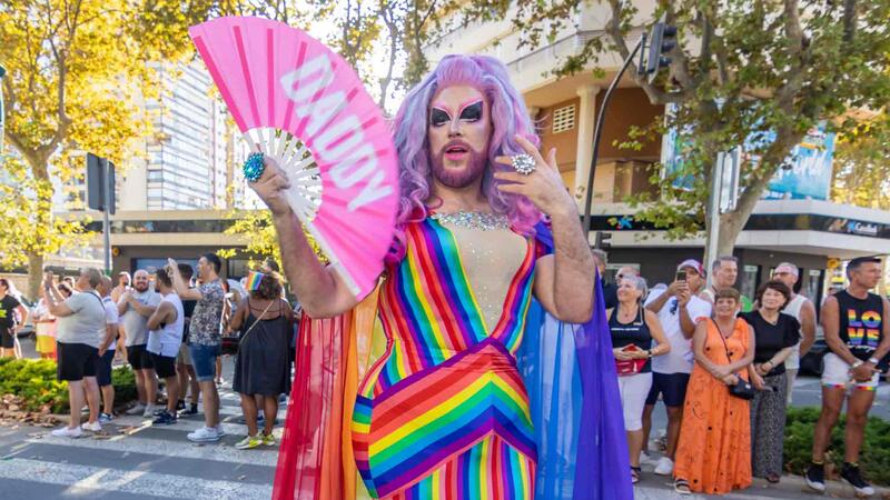 LGTBI+ pride tours around the great avenues of Benidorm