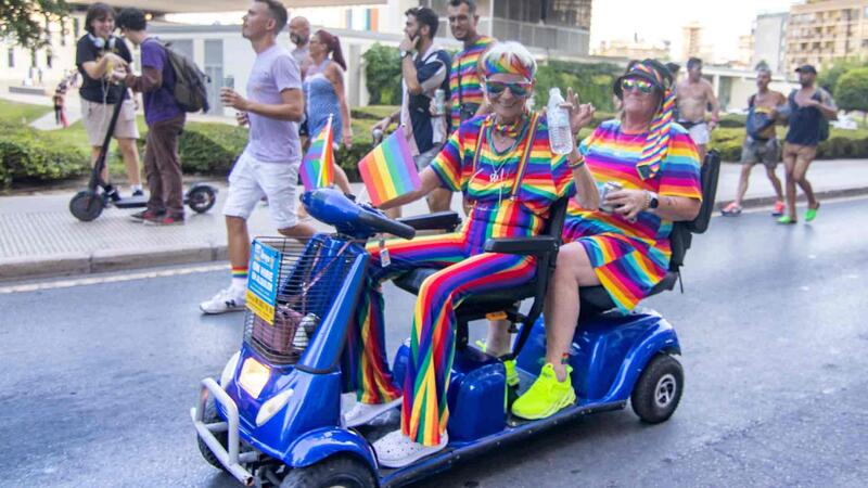 LGTBI+ pride tours around the great avenues of Benidorm