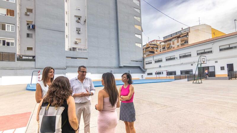 Més de 9.500 estudiants tornen hui a les aules a Benidorm