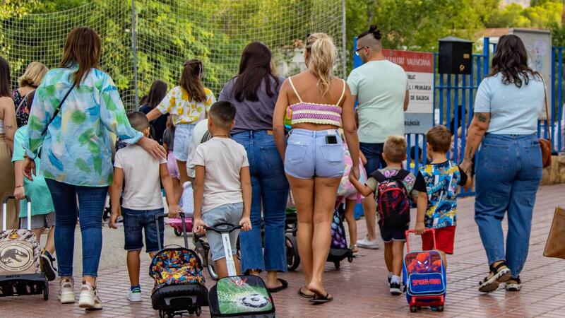 Més de 9.500 estudiants tornen hui a les aules a Benidorm