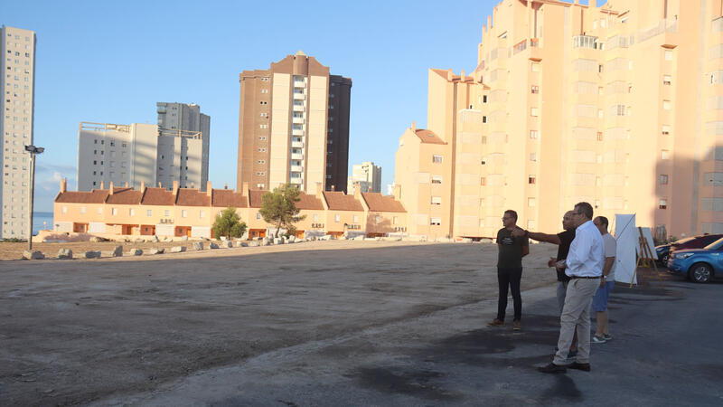 Operativas ya cerca de 300 plazas en el parking disuasorio de la avenida Cuba