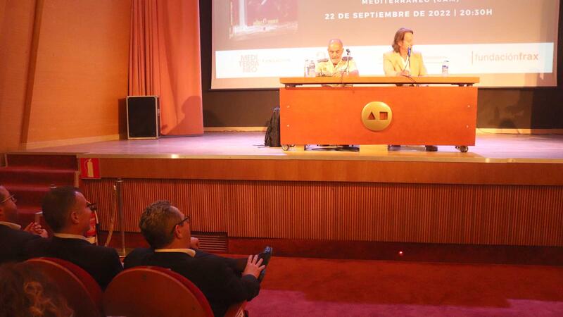 The explorer Kitín Muñoz and General Terencio Pérez present their book