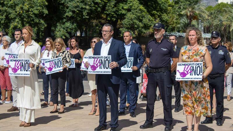 Benidorm condemns the murder in the city of a 67-year-old woman at the hands of her husband with silent concentration