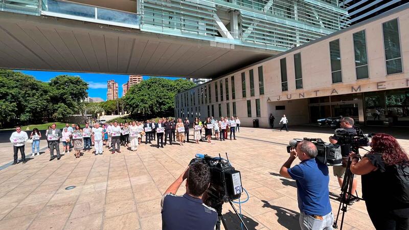 Benidorm condemns the murder in the city of a 67-year-old woman at the hands of her husband with silent concentration