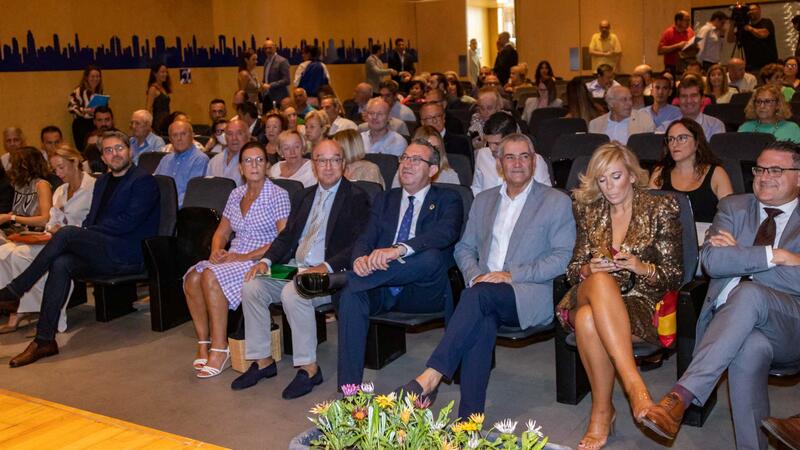 Benidorm reconoce el papel de RTVE, Alaska, Máximo Huerta y el hotel Don Pancho en la proyección de su marca
