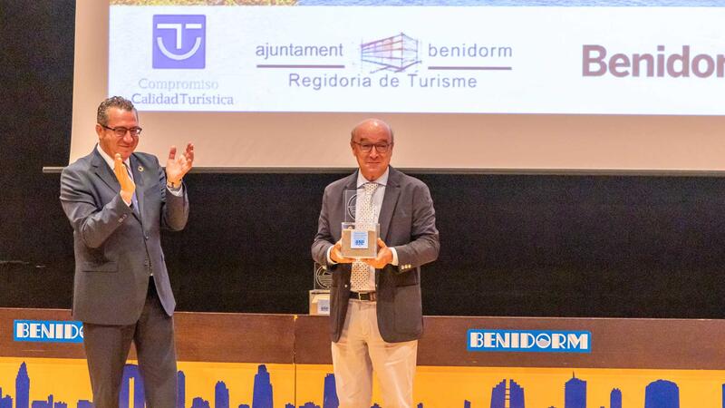 Benidorm reconoce el papel de RTVE, Alaska, Máximo Huerta y el hotel Don Pancho en la proyección de su marca