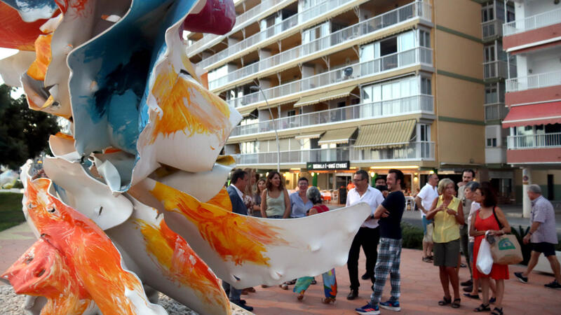 La naturaleza viva de Benidorm y la conceptual de Arne Quinze se funden en el Paseo de Poniente