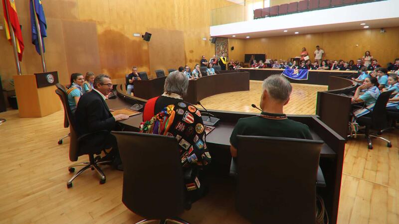 El alcalde ofrece una recepción a los miembros del Certamen de Cuarentunas que se celebra en Benidorm