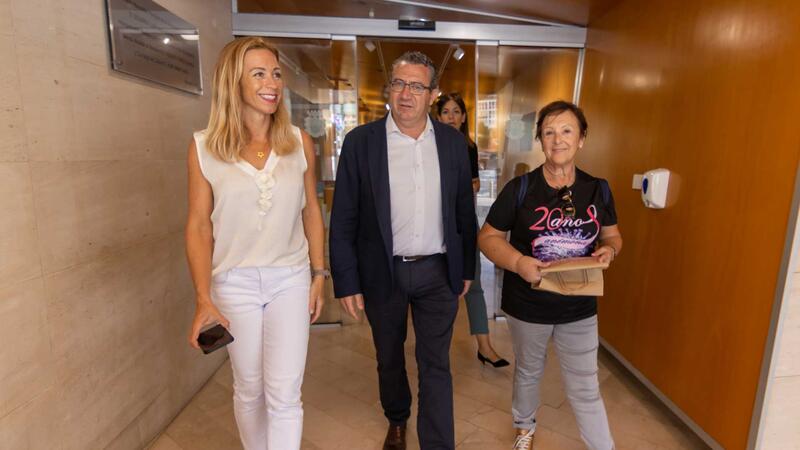 La biblioteca de Benidorm obri el seu espai