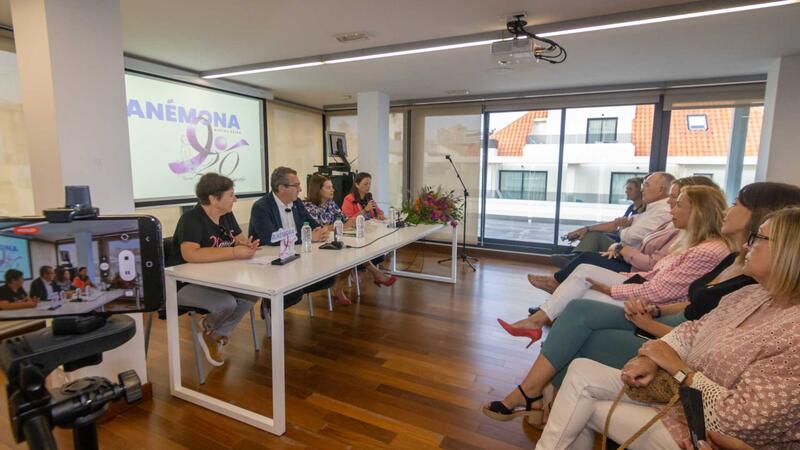 Benidorm, amb Anémona, visibilitza el suport a les dones que patixen càncer de mama