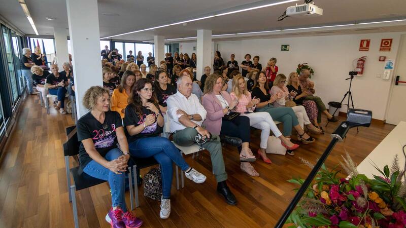 Benidorm, amb Anémona, visibilitza el suport a les dones que patixen càncer de mama