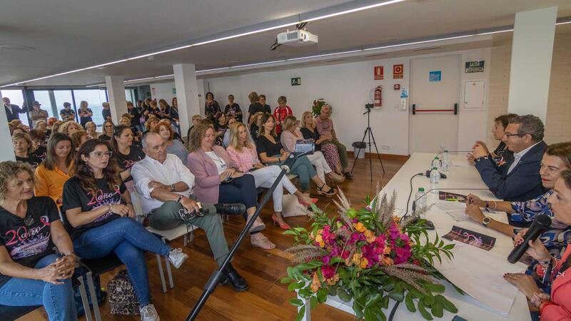 Benidorm, amb Anémona, visibilitza el suport a les dones que patixen càncer de mama