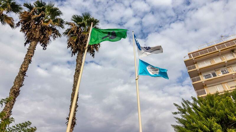 Las playas de Benidorm, más inclusivas con banderas para daltónicos