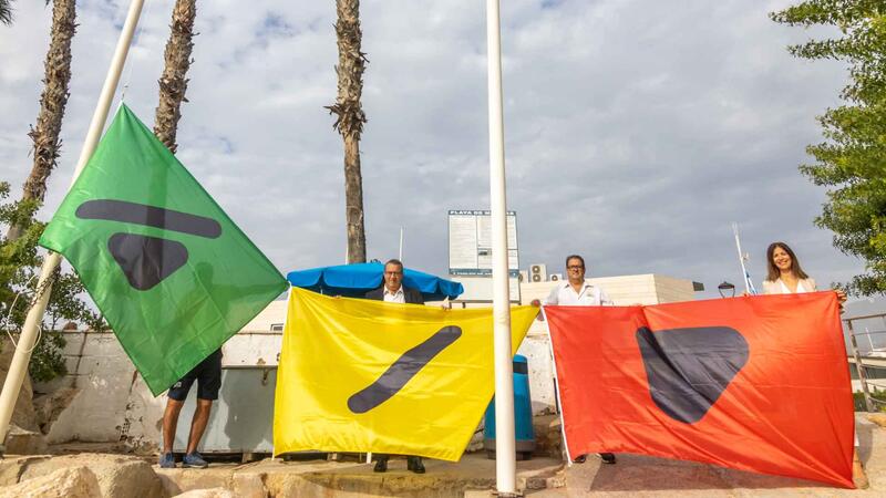 Las playas de Benidorm, más inclusivas con banderas para daltónicos