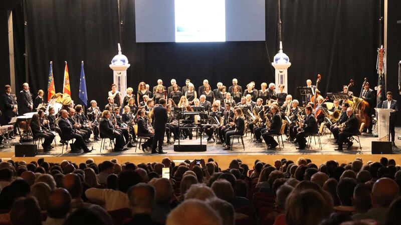 La Comissió presenta el Llibre de les Festes Majors Patronals estrenando el centro cultural 