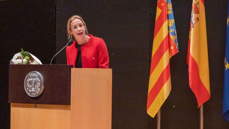 Un llibre per a conéixer millor les festes de Benidorm