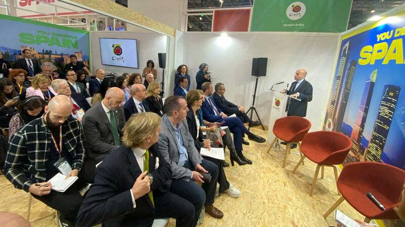 Benidorm potència en la WTM els contactes amb operadors turístics de cara a la temporada 2023