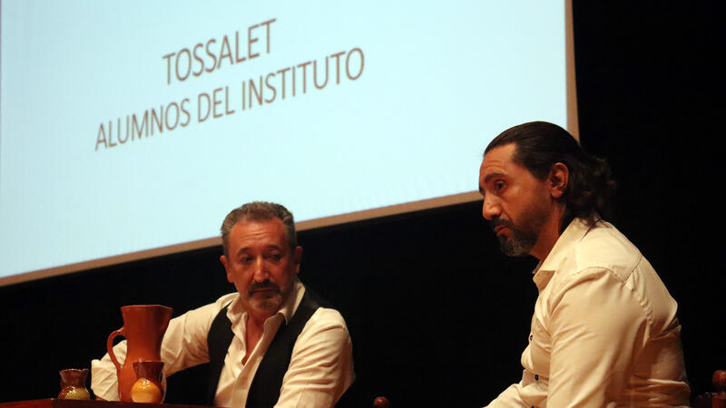 Un libro repasa los 30 años de actividad de cuatro compañías de teatro ‘amateur’ de Benidorm