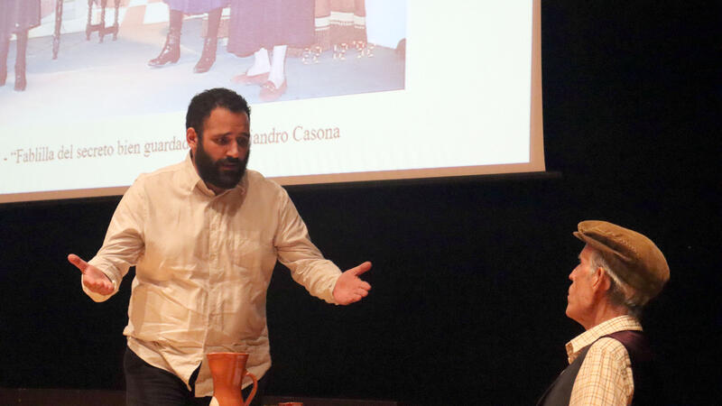 Un libro repasa los 30 años de actividad de cuatro compañías de teatro ‘amateur’ de Benidorm