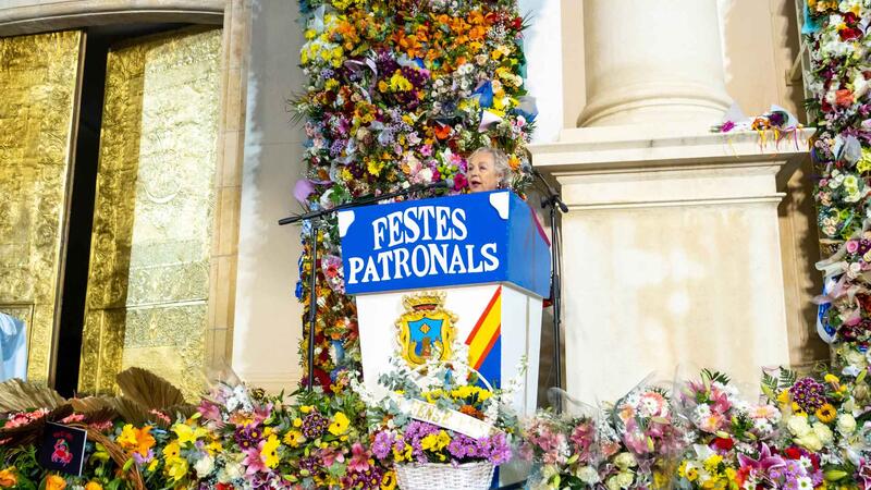 Benidorm offering to the Mare de Déu del Sofratge