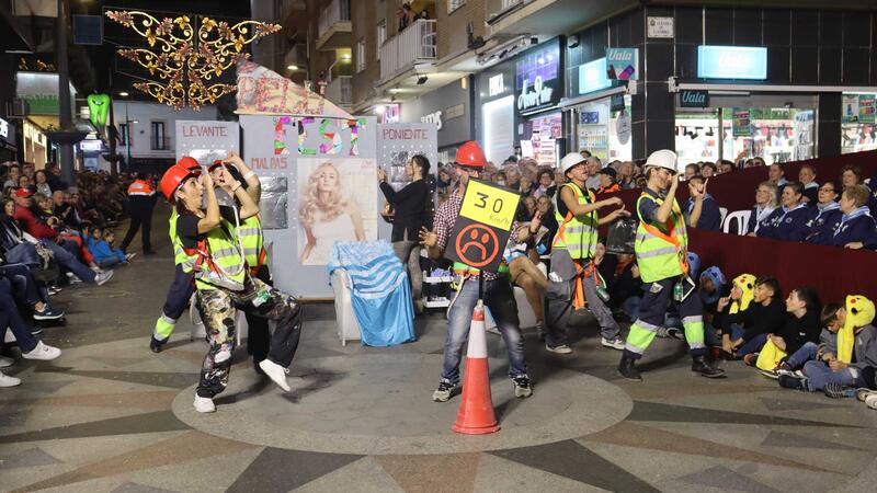El Desfile del Humor de las peñas protagoniza la tarde del martes en Benidorm
